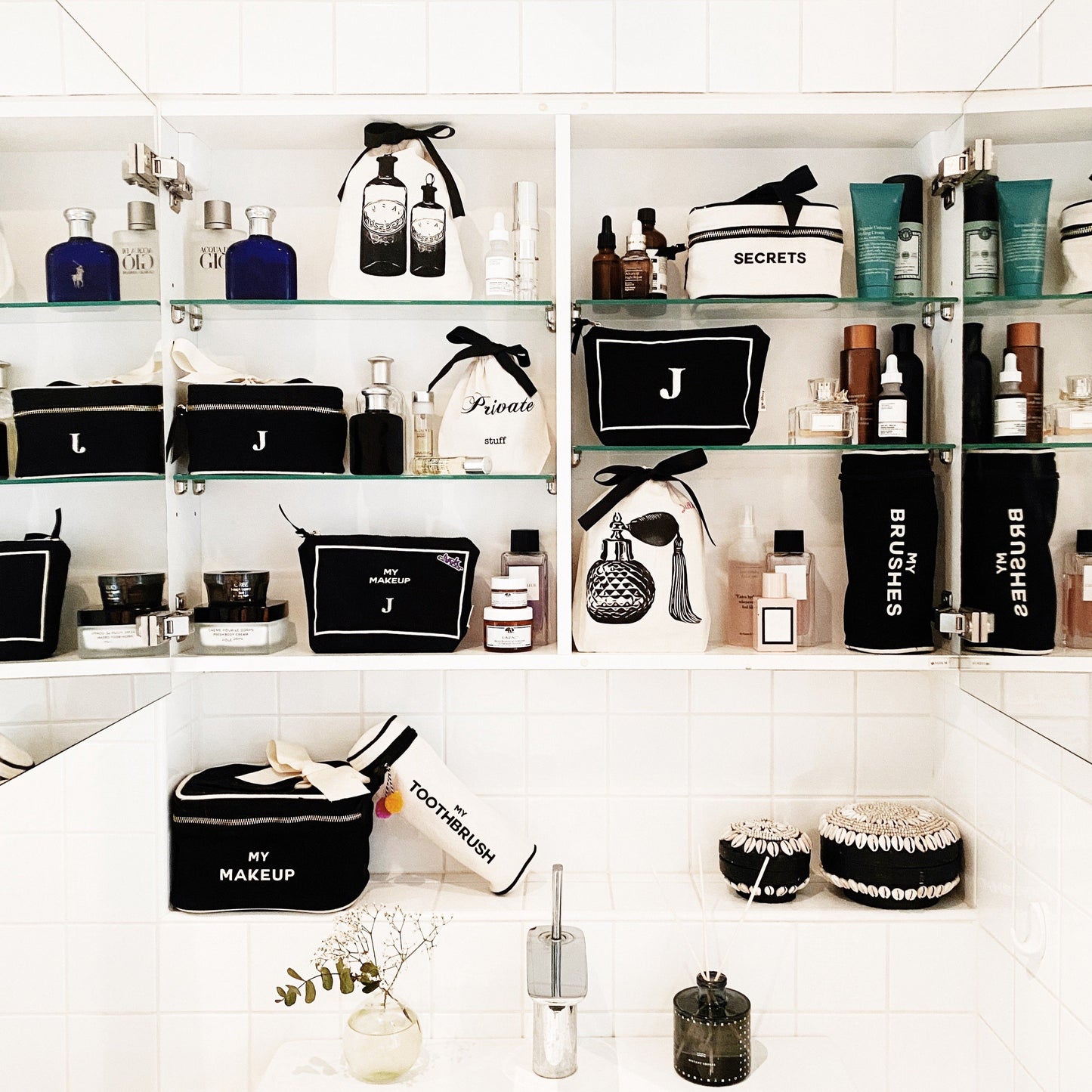 
                                      
                                        Organized bathroom with bag-all products. 
                                      
                                    