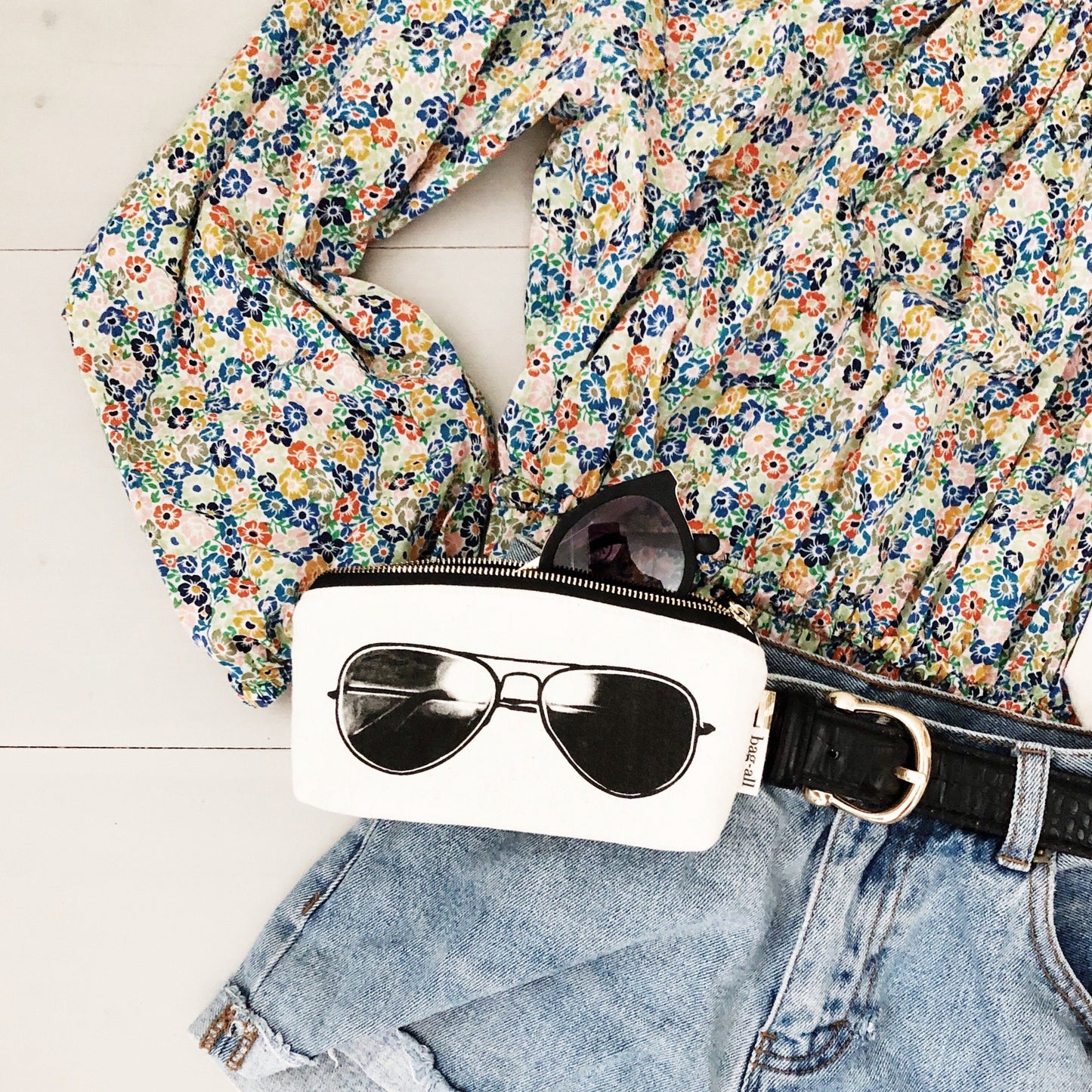 
                                      
                                        Pilot glasses padded sunglasses case with a floral shirt. 
                                      
                                    
