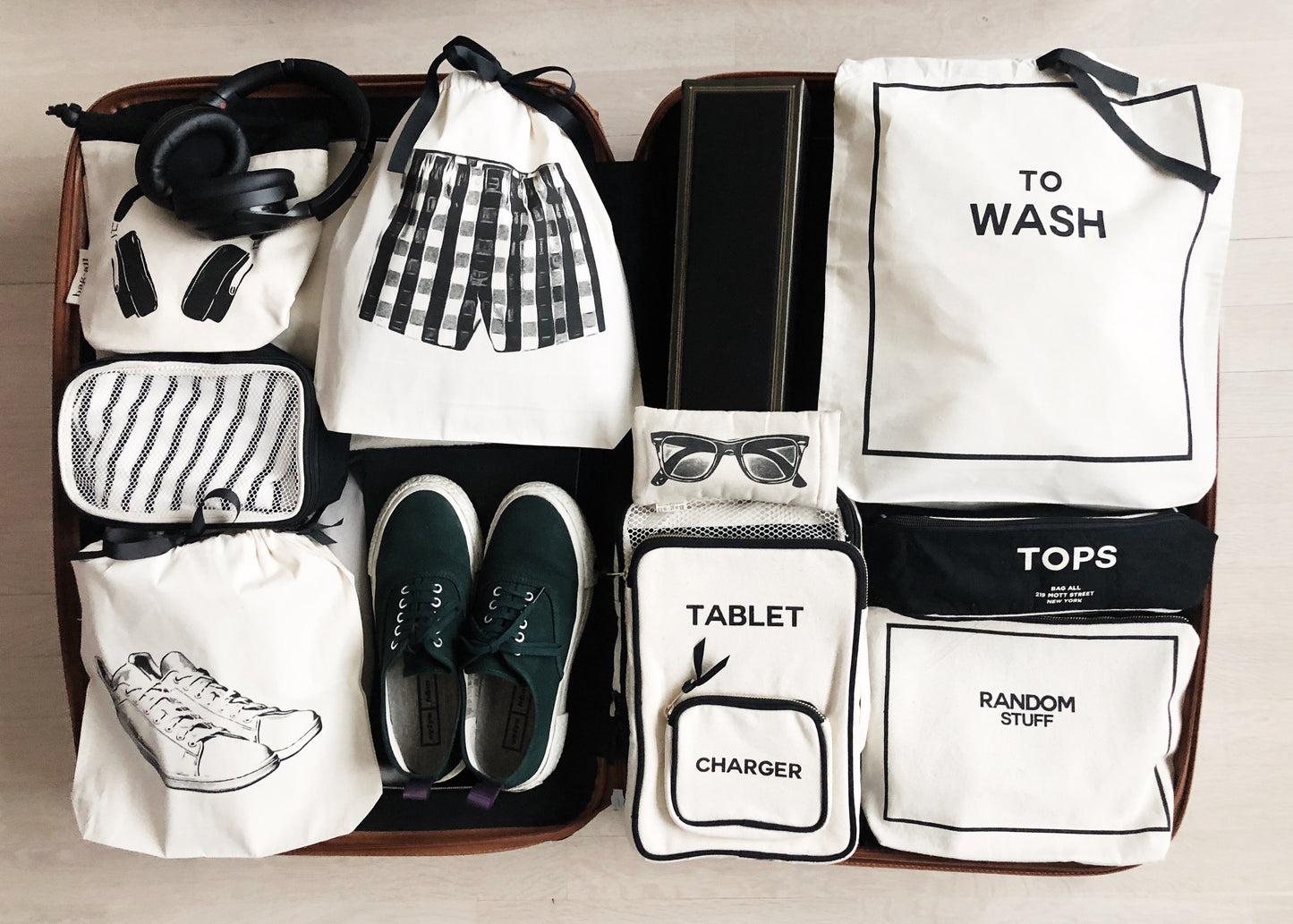 
                                      
                                        White Sneaker Shoe Bag - Bag-all Europe
                                      
                                    